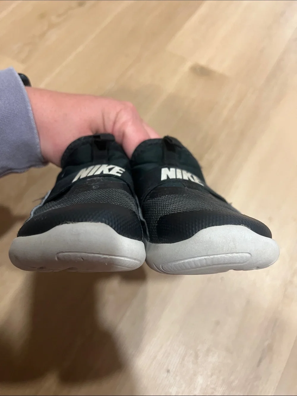 Nike easy slip
